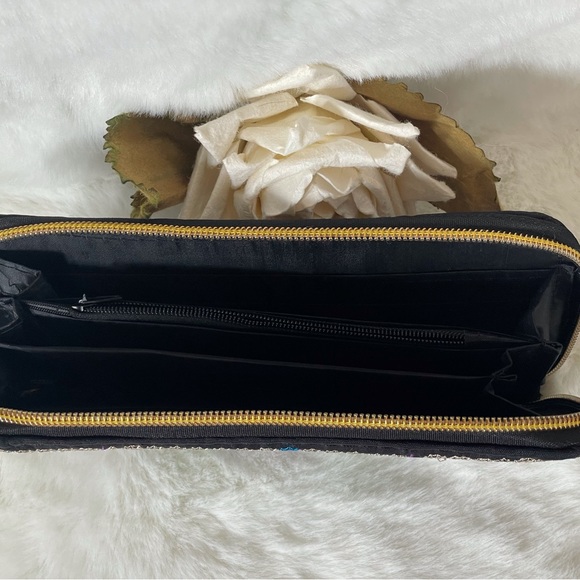 New no tag GORGEOUS EMBROIDERED WALLET with gold tone hardware 2 spots for cards - Picture 6 of 7